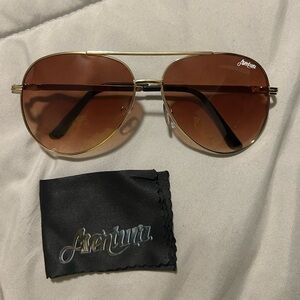 Aventura Cerrando Ciclos Sunglasses & Rubber Bracelet- Unisex